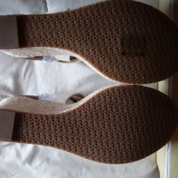 "New" Michael Kors Prue Wedges - Picture 3 of 10